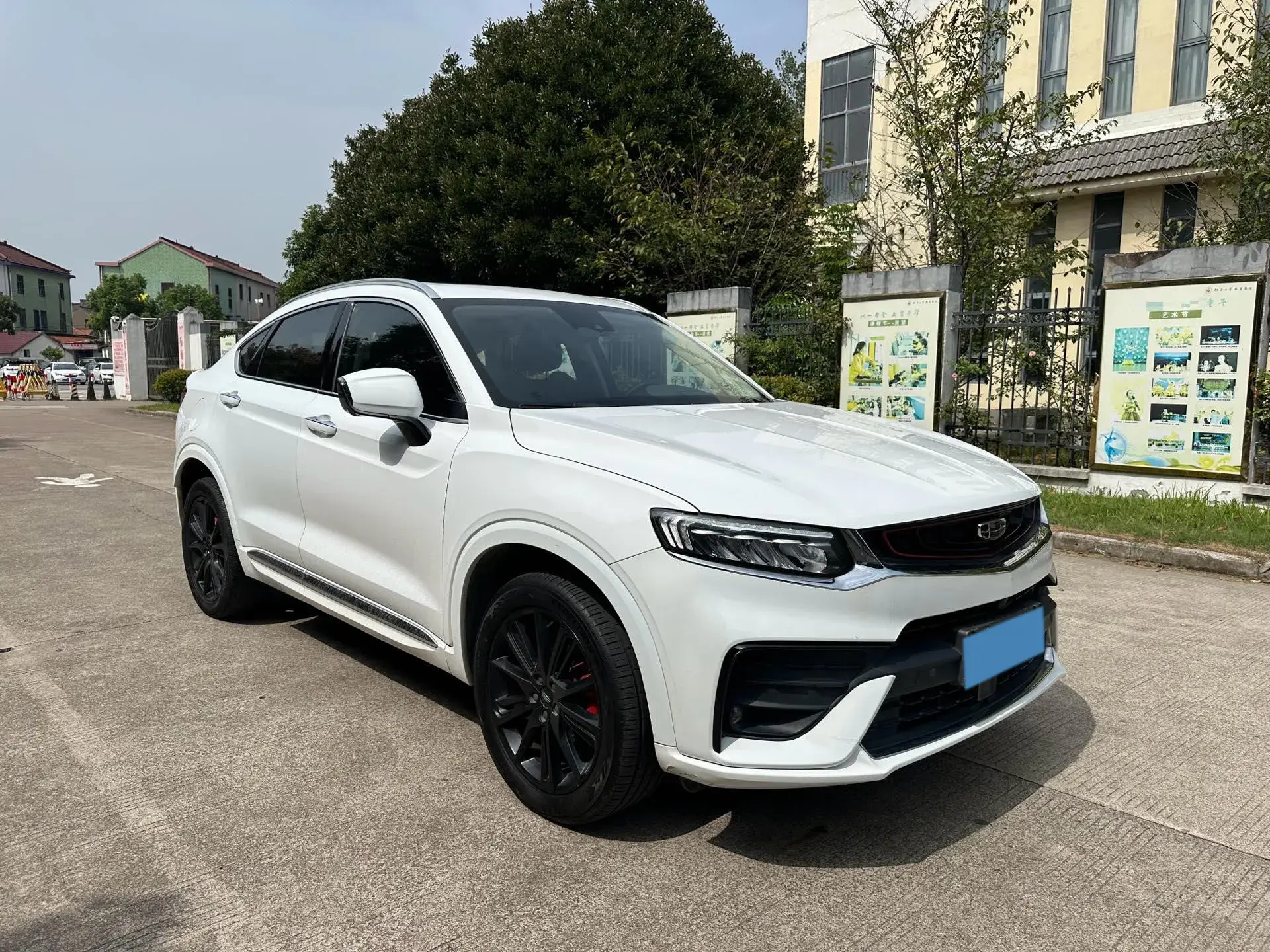 2020 GEELY TUGELLA thumbnail 3