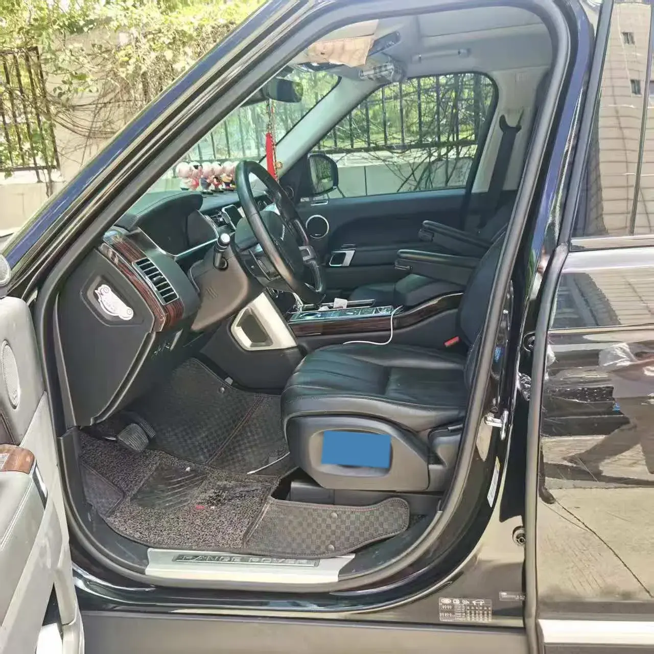 2017 LAND ROVER thumbnail 4