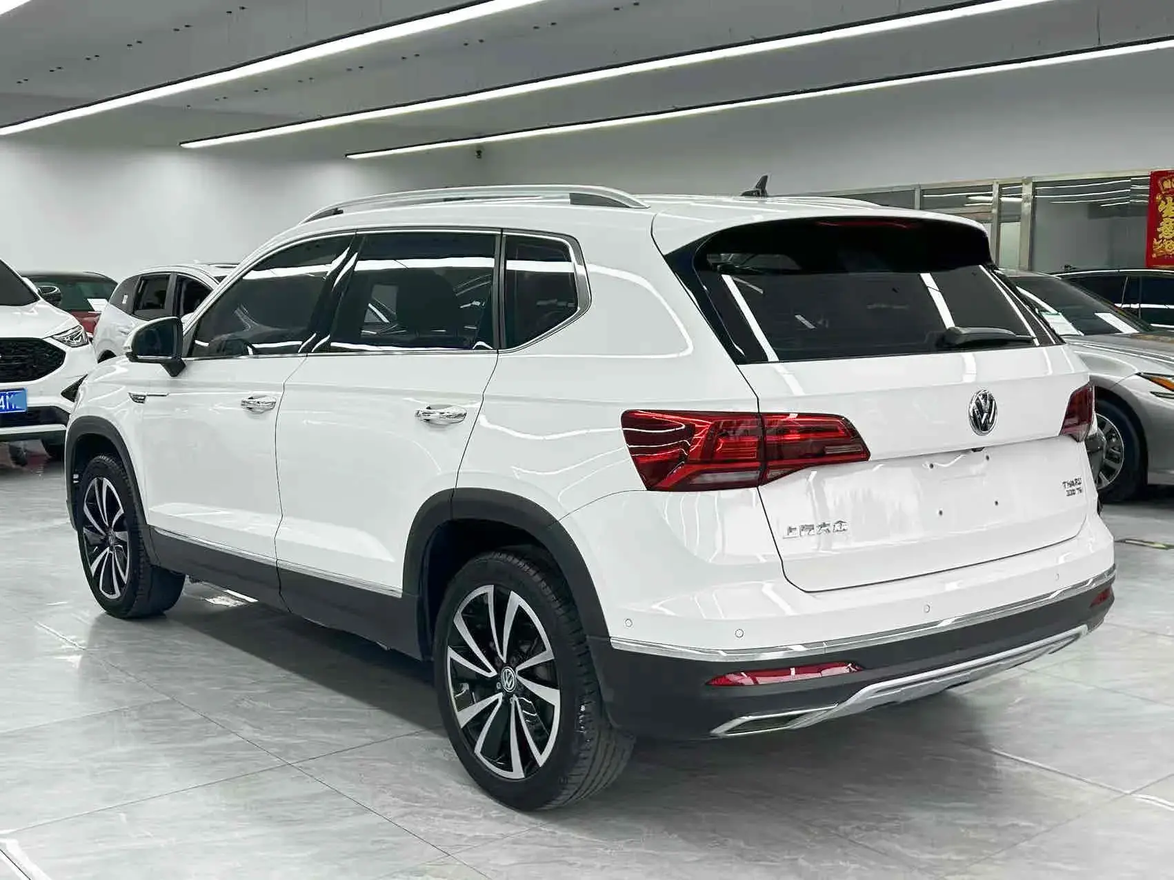 2020 VOLKSWAGEN THARU thumbnail 3