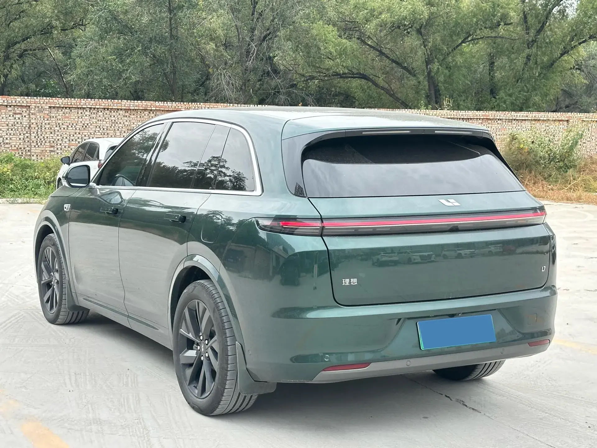 2023 LI L7 thumbnail 3