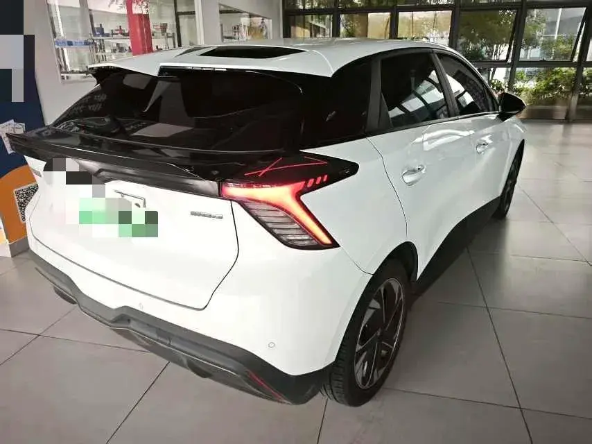 2023 MG MG4 thumbnail 2