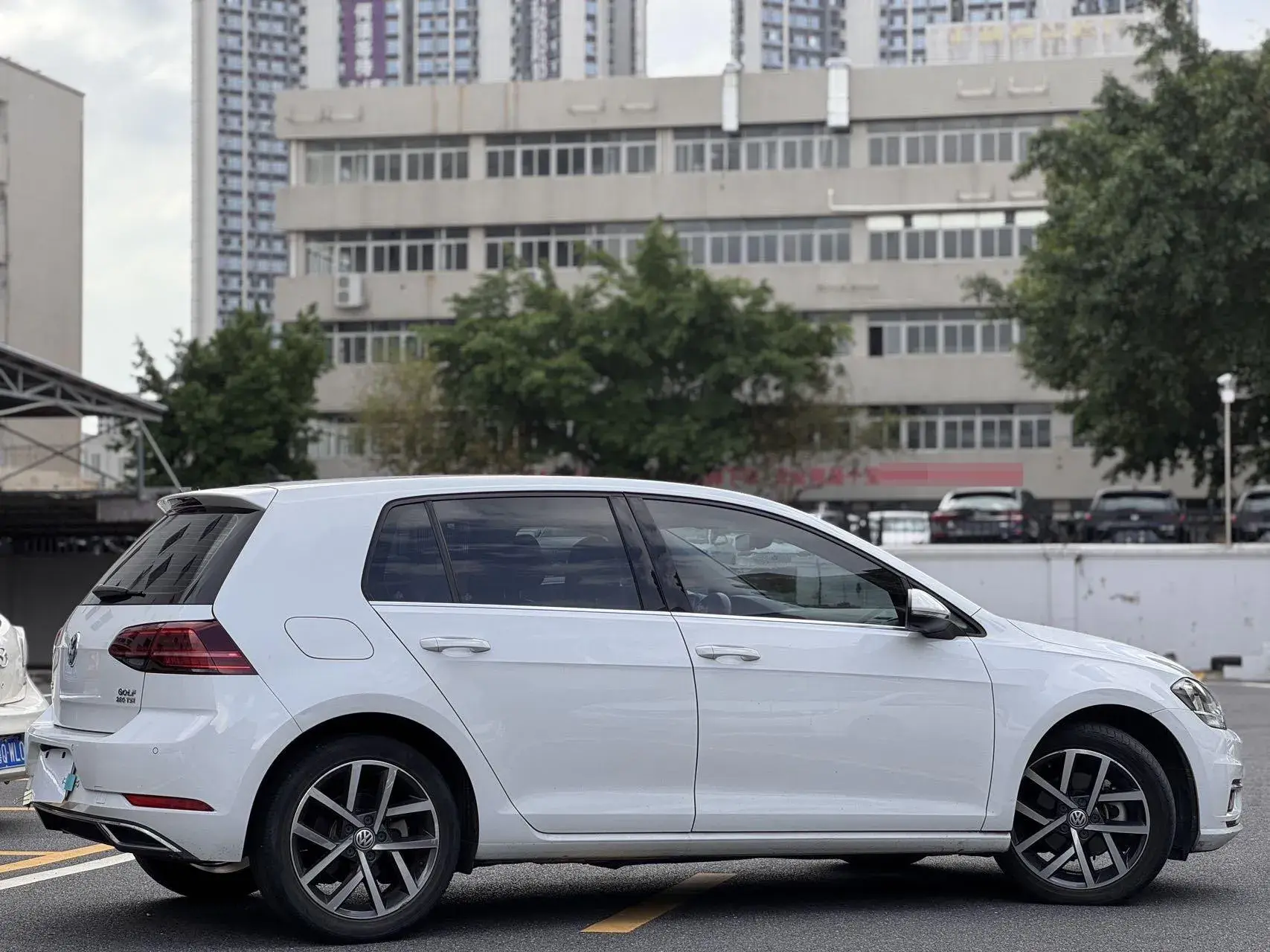 2020 VOLKSWAGEN GOLF thumbnail 4