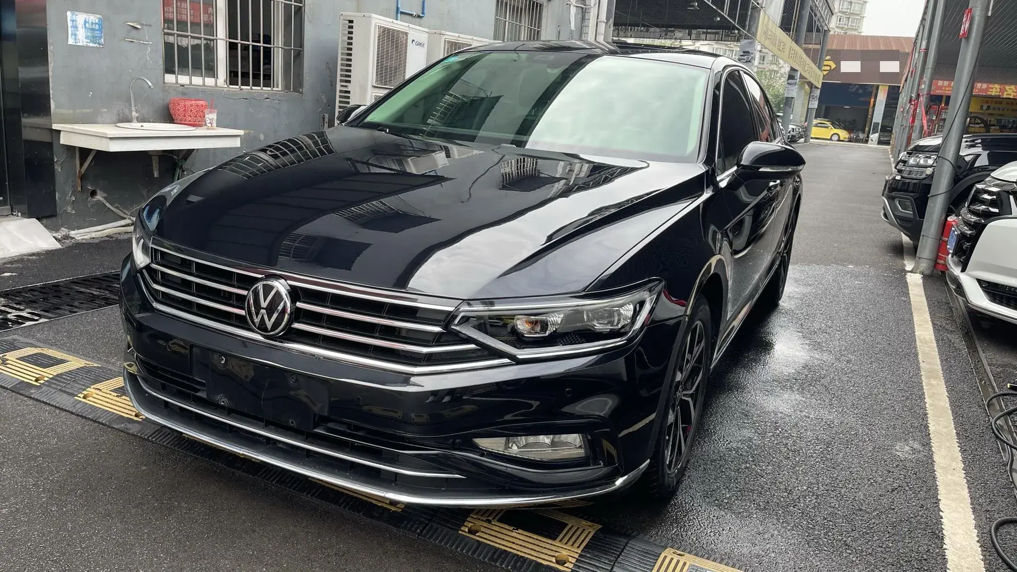 2020 VOLKSWAGEN MAGOTAN view 1