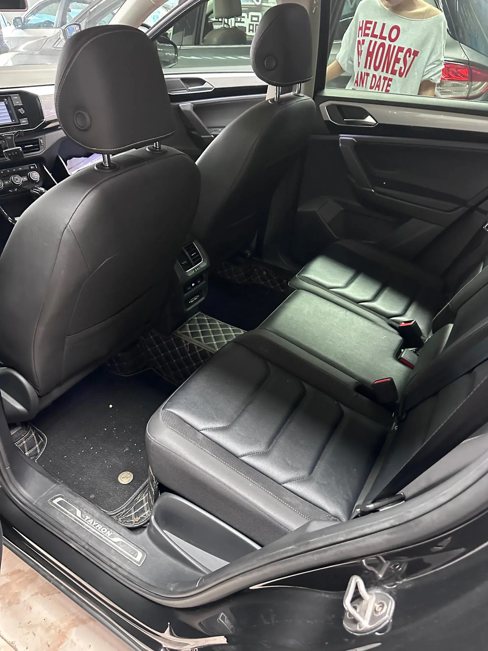 2019 VOLKSWAGEN TAYRON thumbnail 3