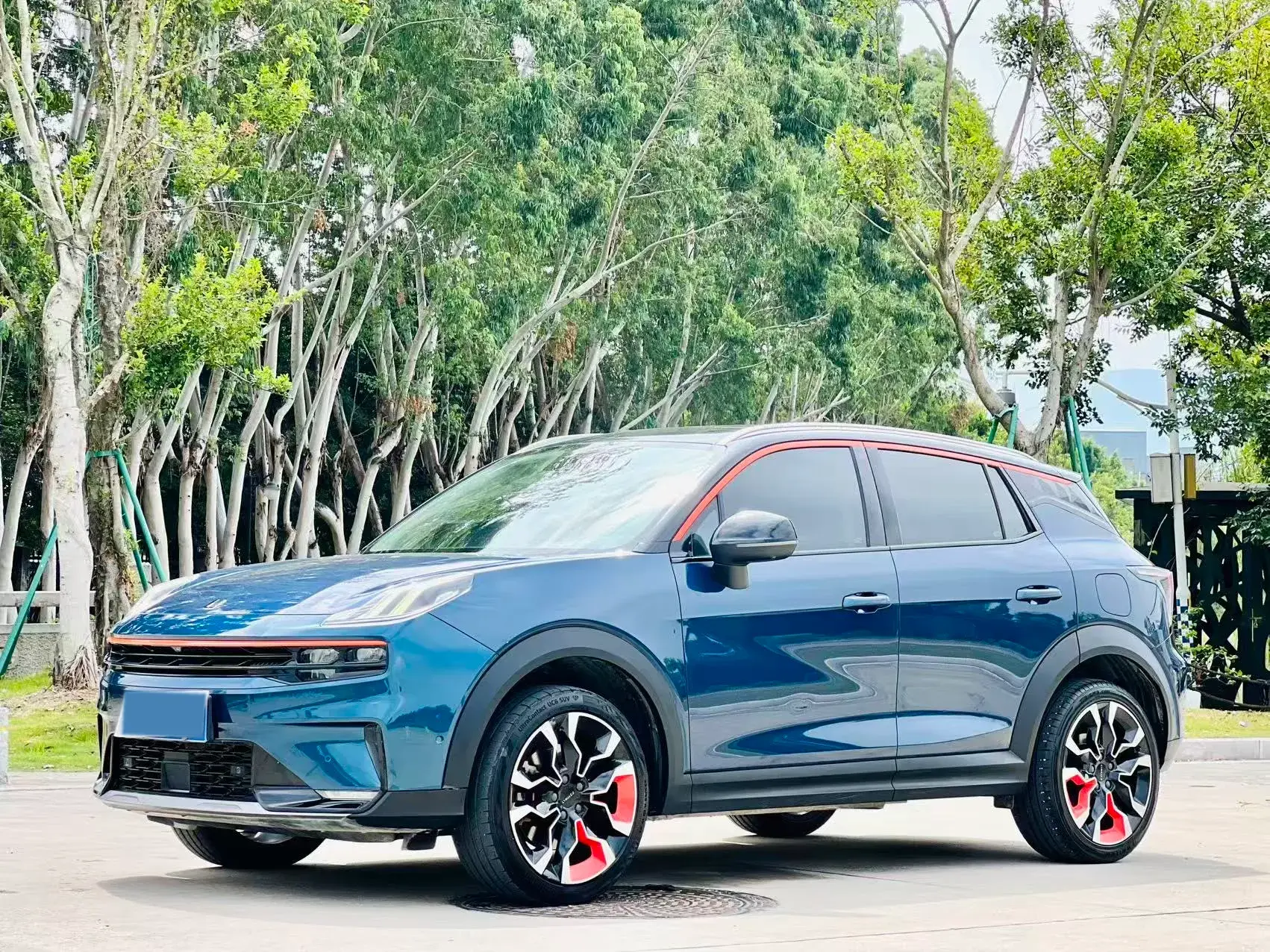 2020 LYNK&CO 06 view 1