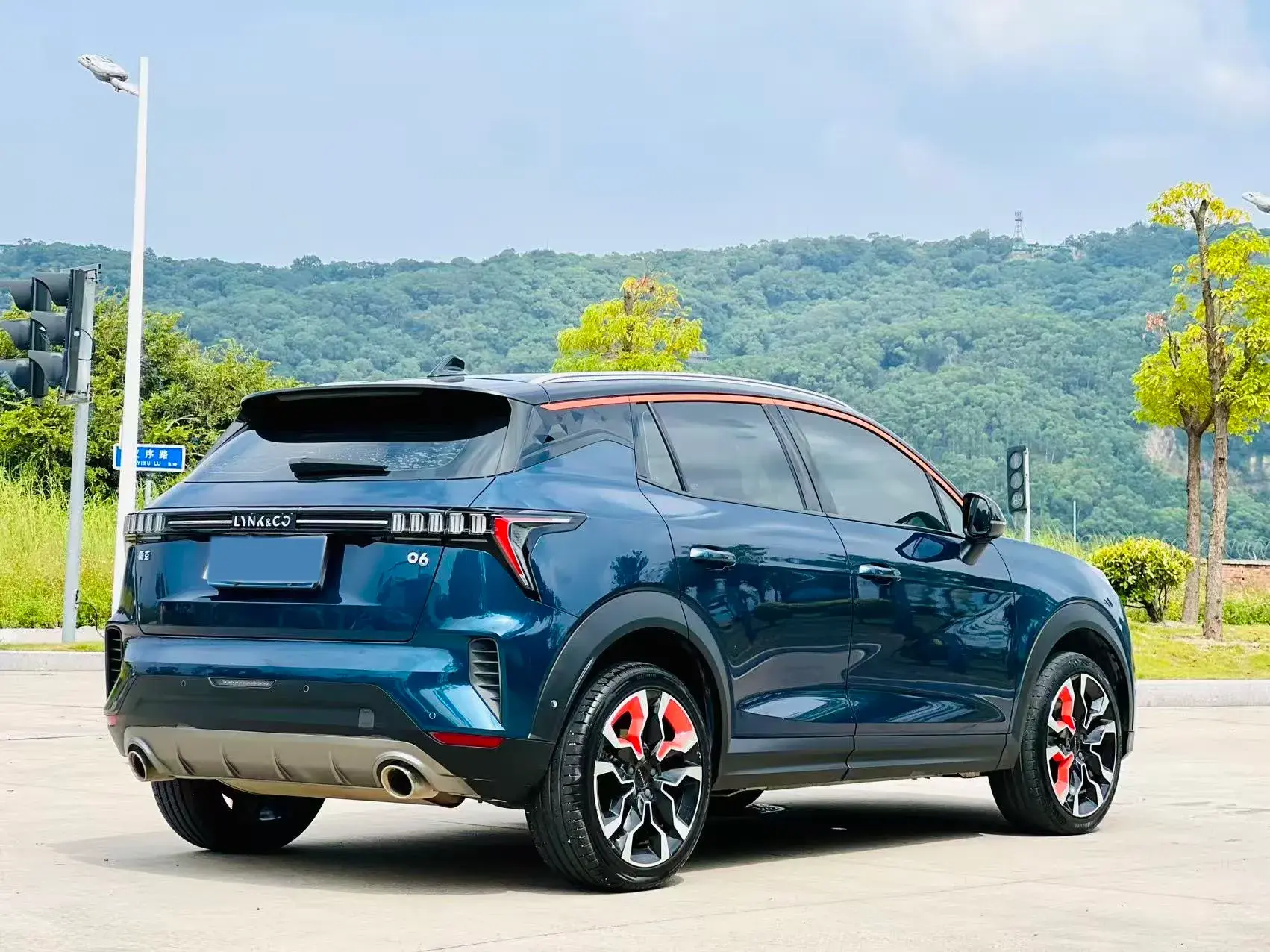 2020 LYNK&CO 06 thumbnail 3