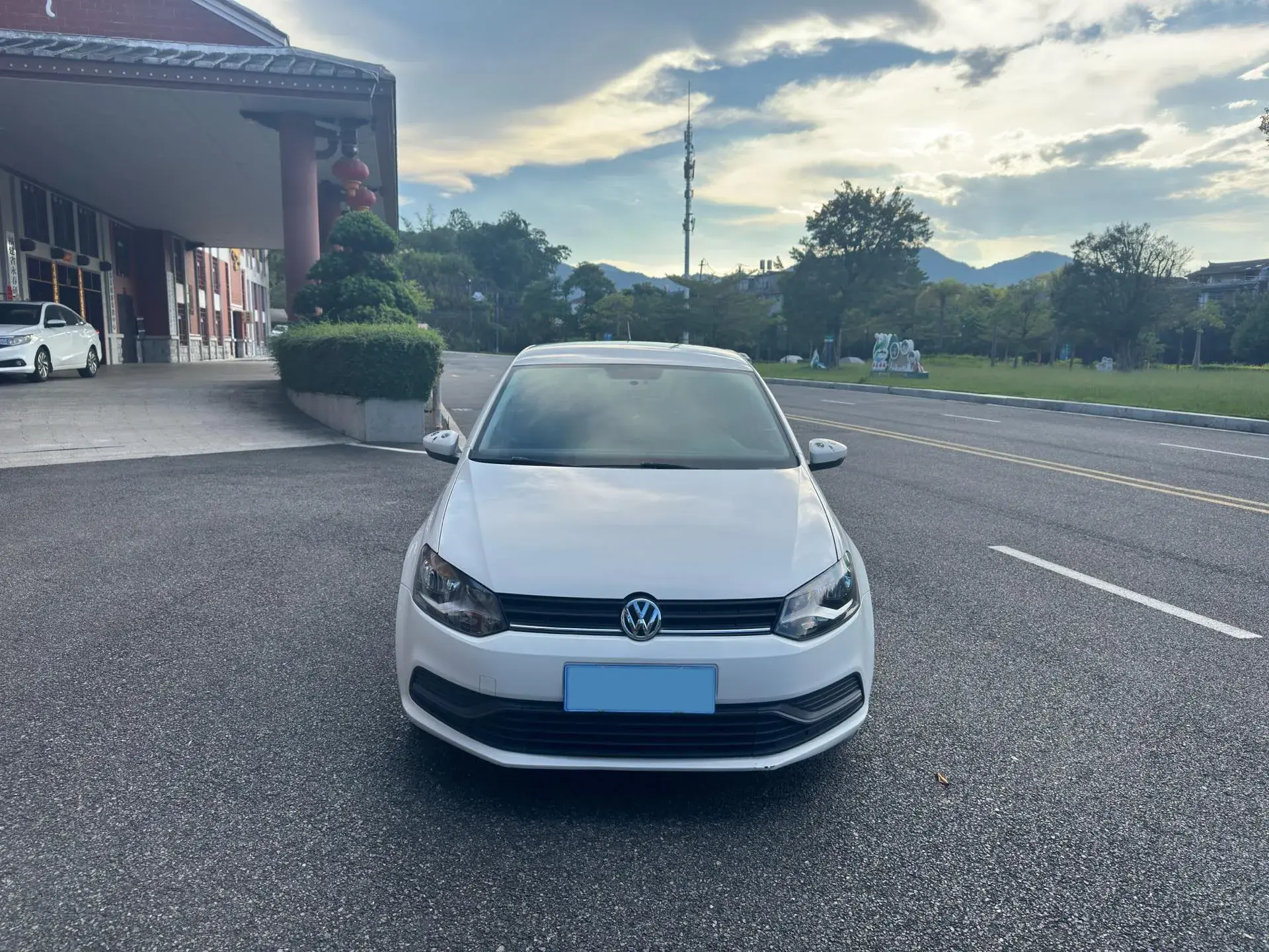 2016 VOLKSWAGEN POLO thumbnail 2