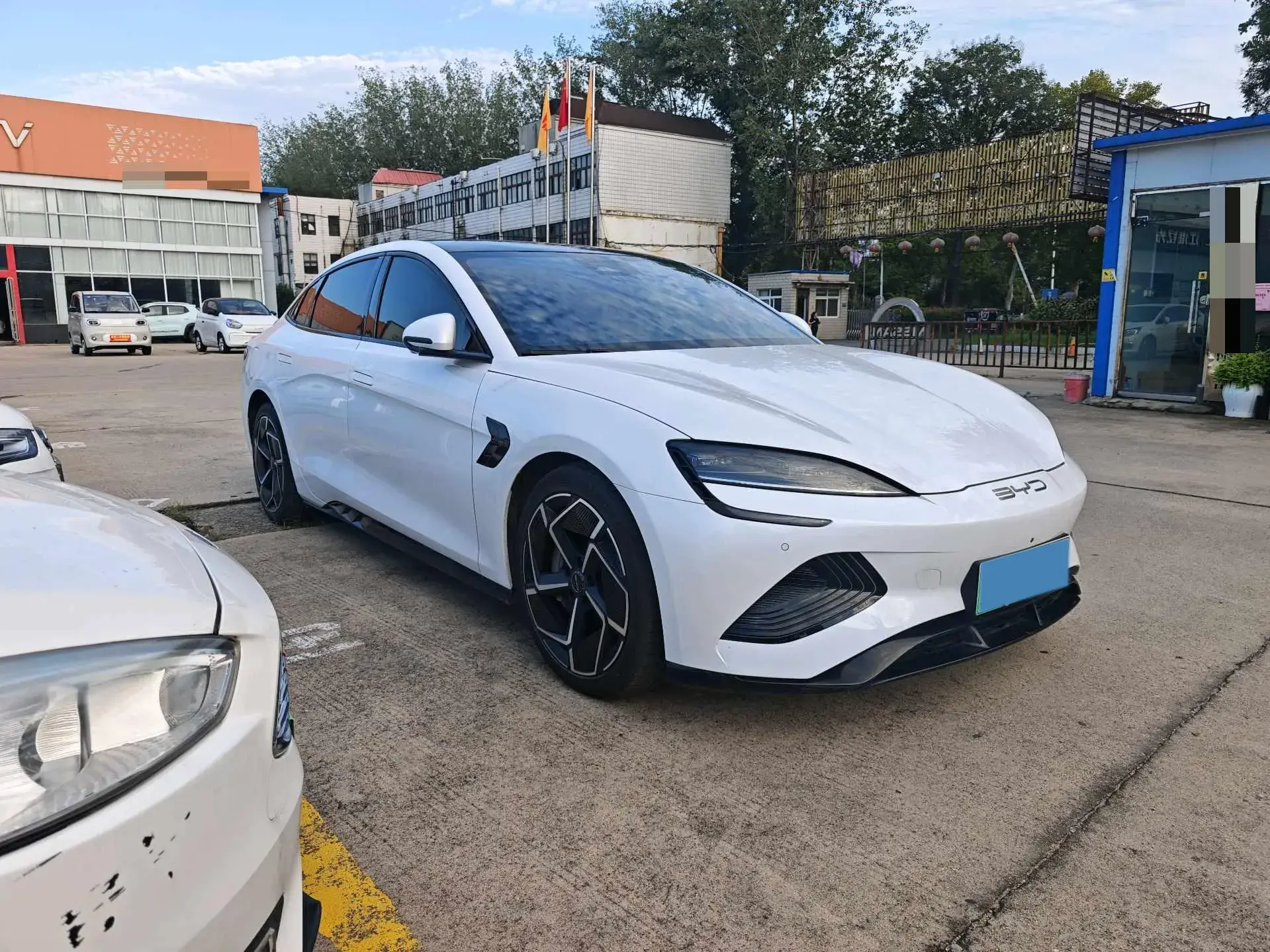 2023 BYD SEAL thumbnail 3