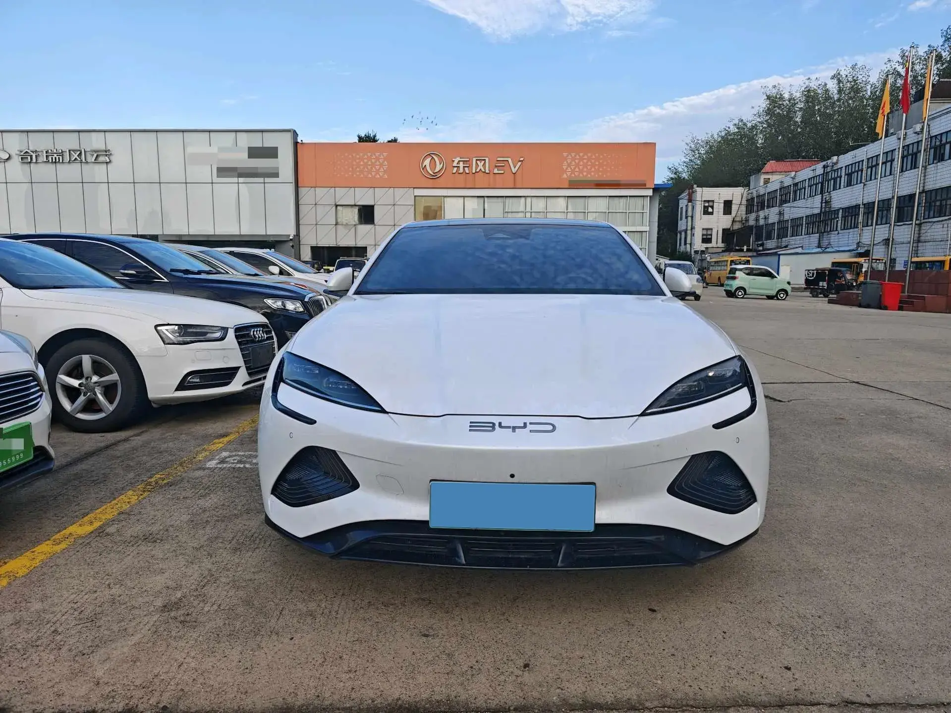 2023 BYD SEAL thumbnail 2