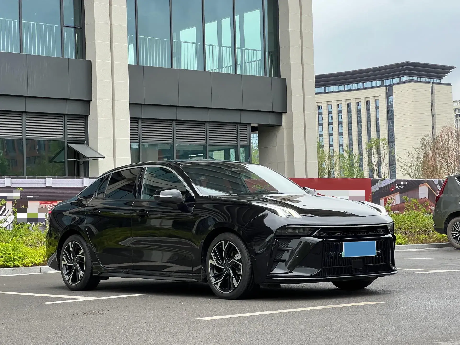 2023 LYNK&CO 03 thumbnail 3