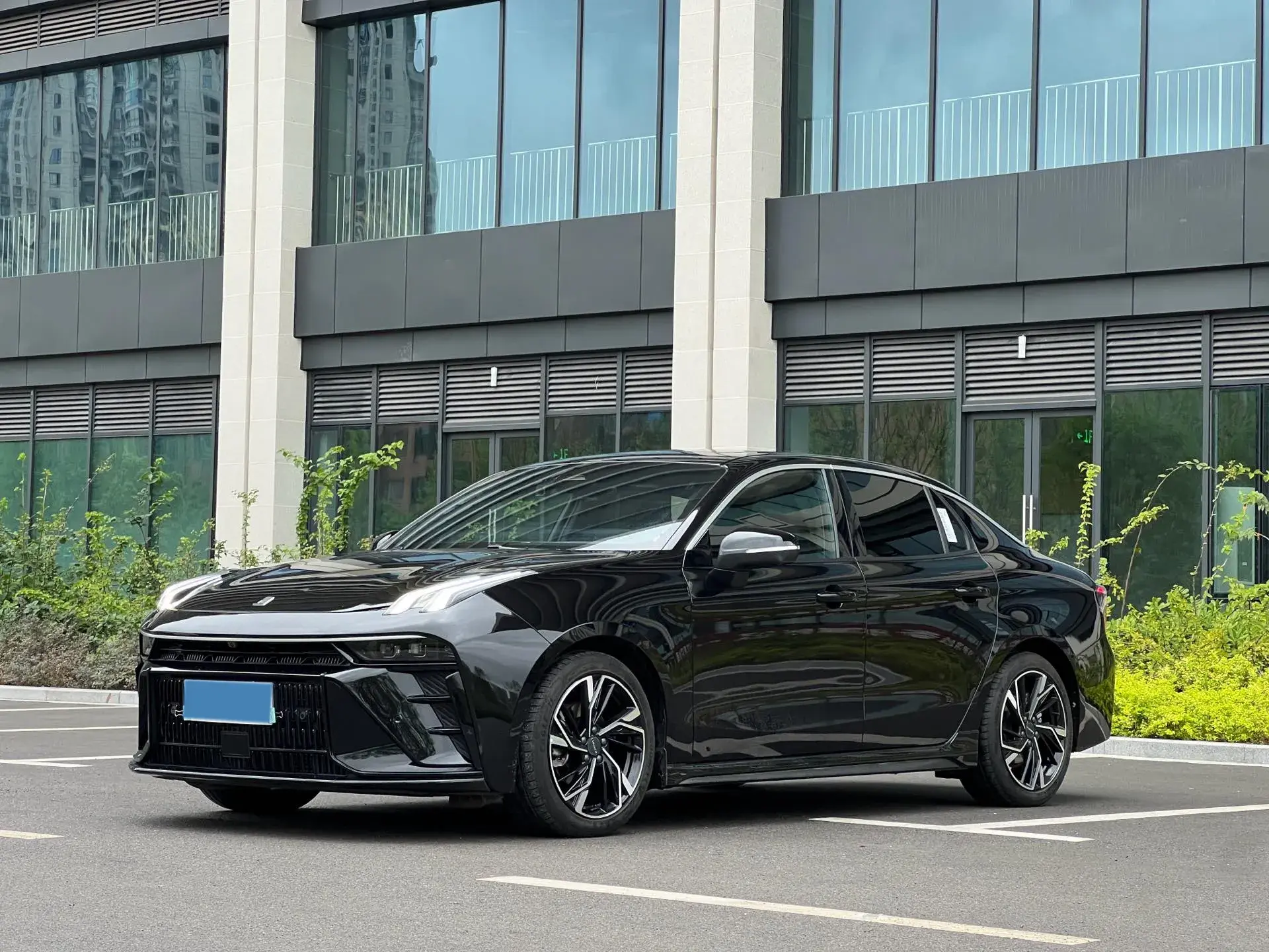 2023 LYNK&CO 03 view 1