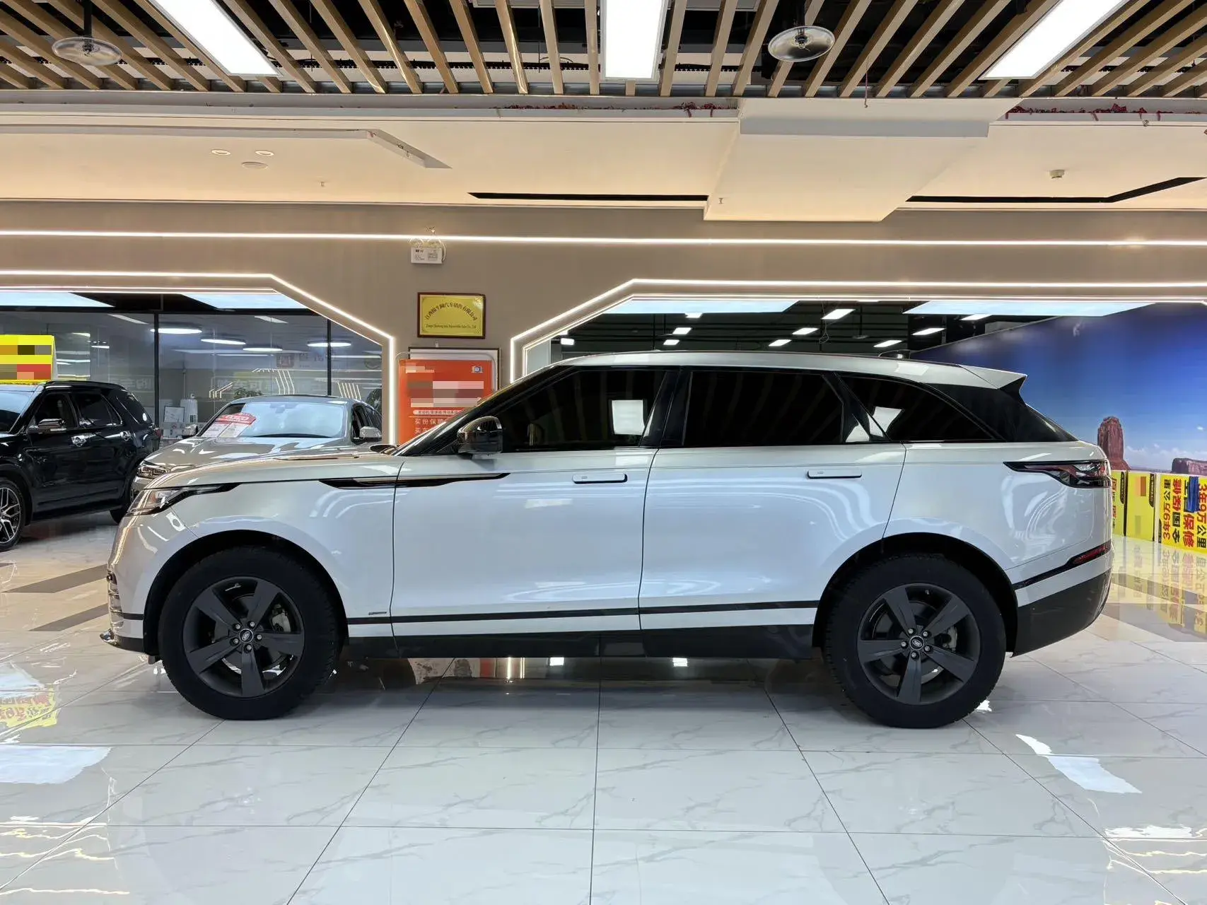 2019 LAND ROVER thumbnail 2