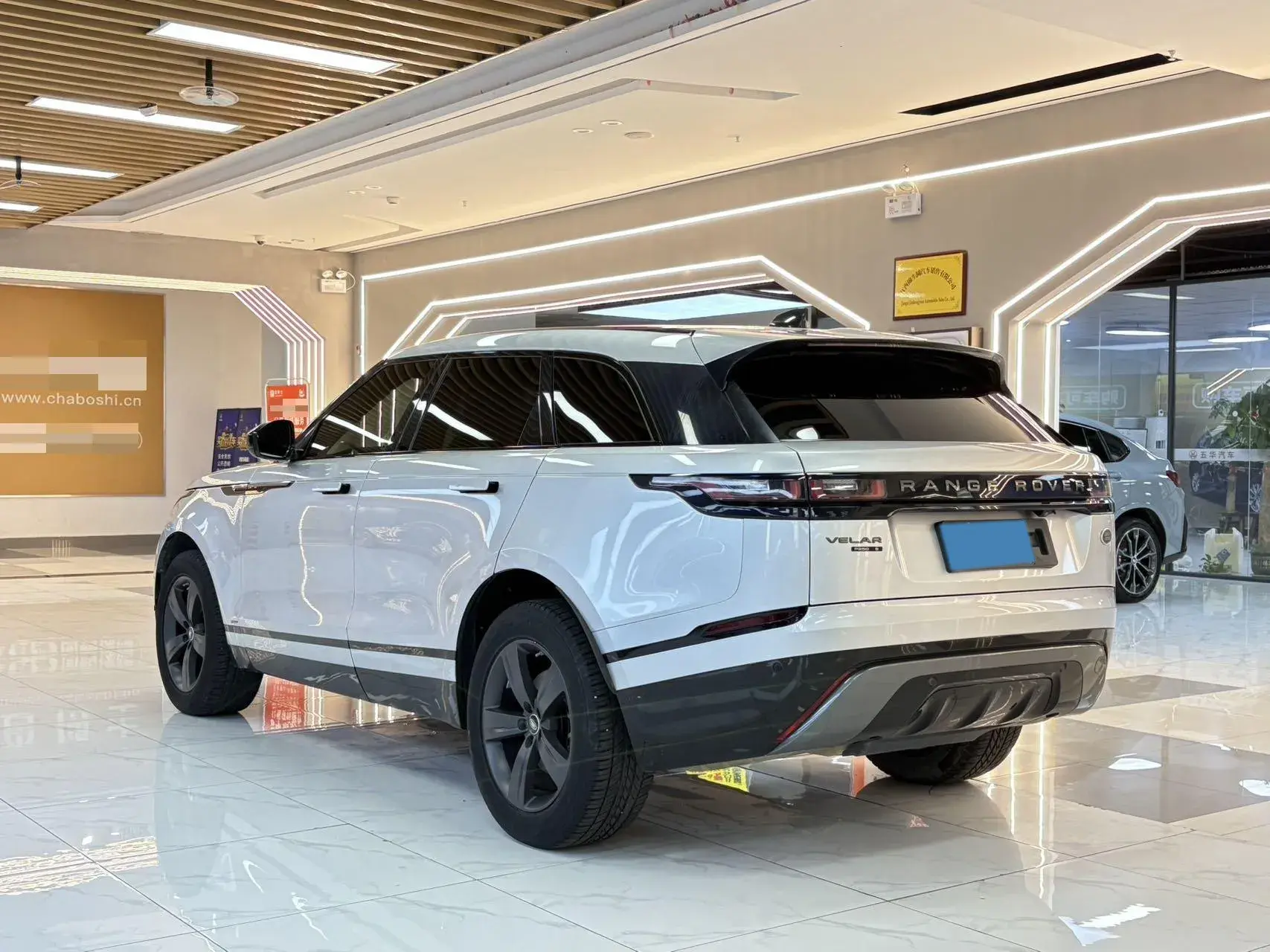 2019 LAND ROVER thumbnail 3