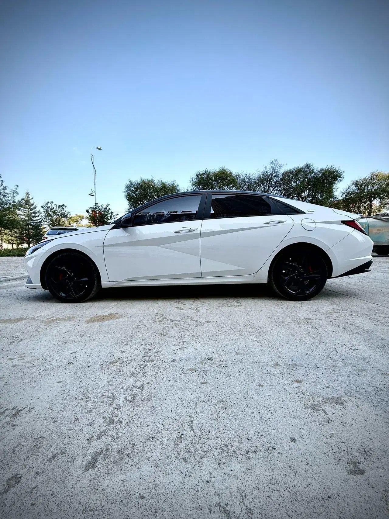 2022 HYUNDAI ELANTRA thumbnail 3