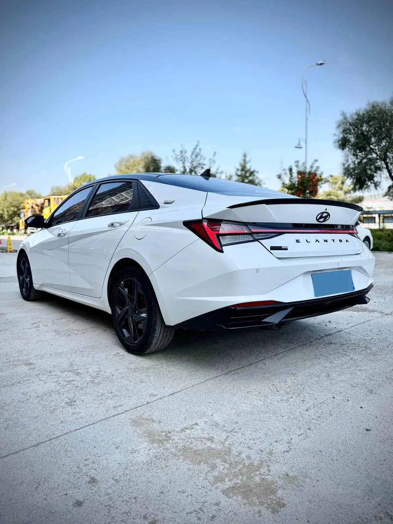 2022 HYUNDAI ELANTRA thumbnail 4