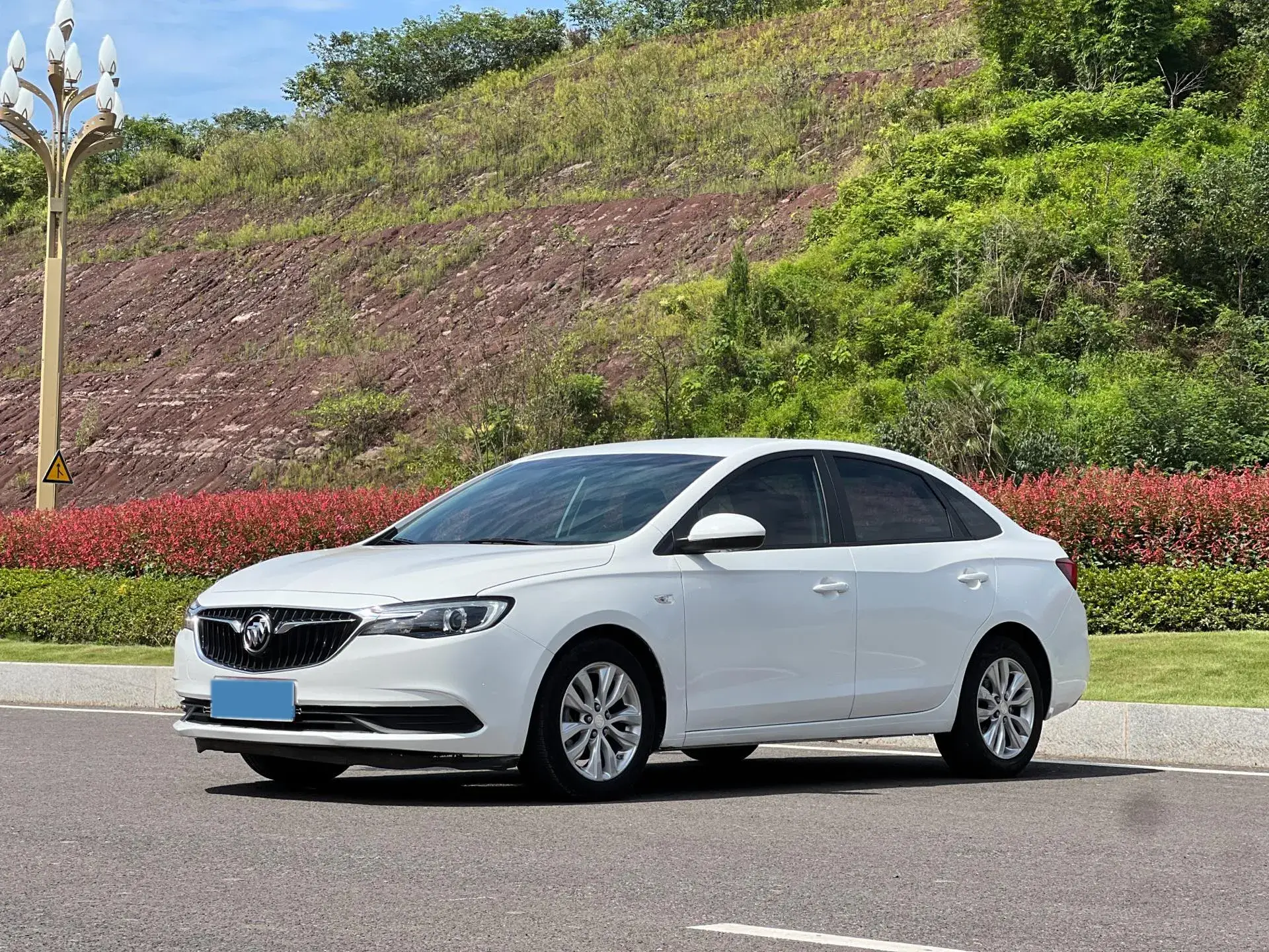 2021 BUICK EXCELLE view 1