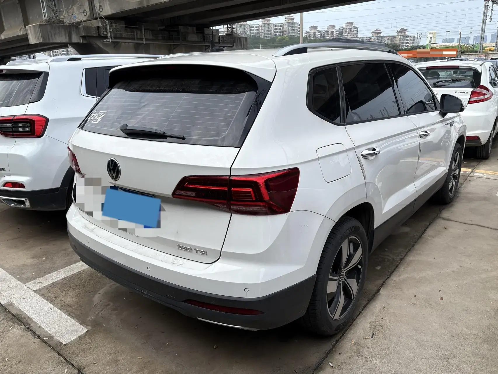 2021 VOLKSWAGEN THARU thumbnail 4