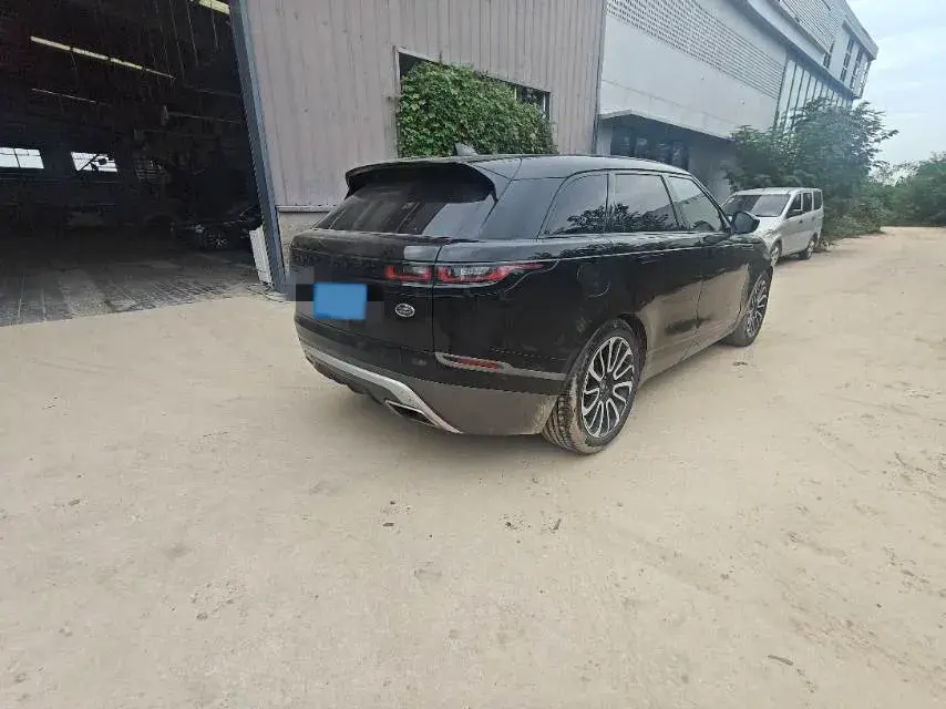 2019 LAND ROVER thumbnail 4