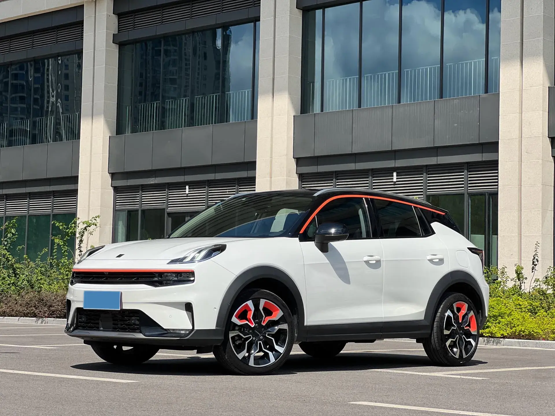 2020 LYNK&CO 06 view 1