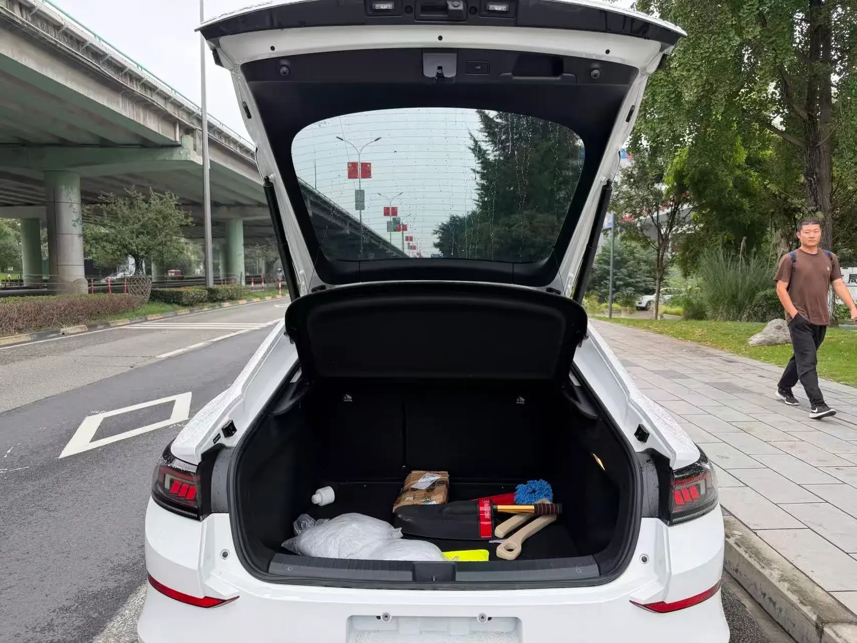 2023 VOLKSWAGEN LAMANDO thumbnail 4