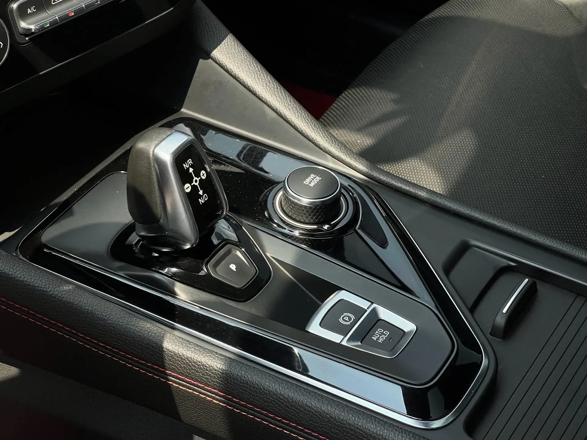 2019 LYNK&CO 03 thumbnail 2