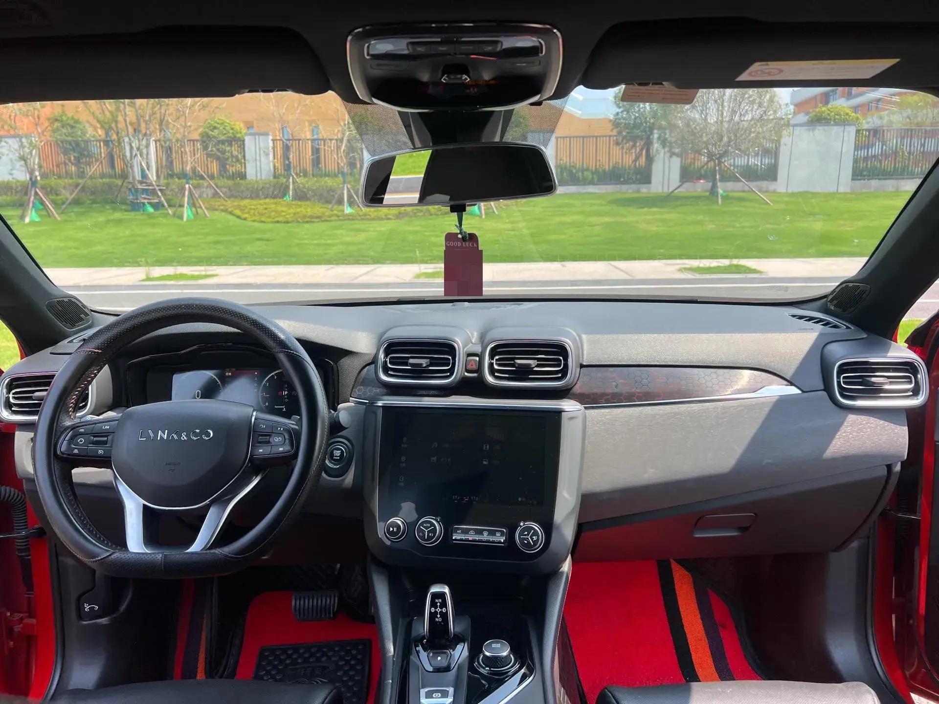 2019 LYNK&CO 03 thumbnail 4