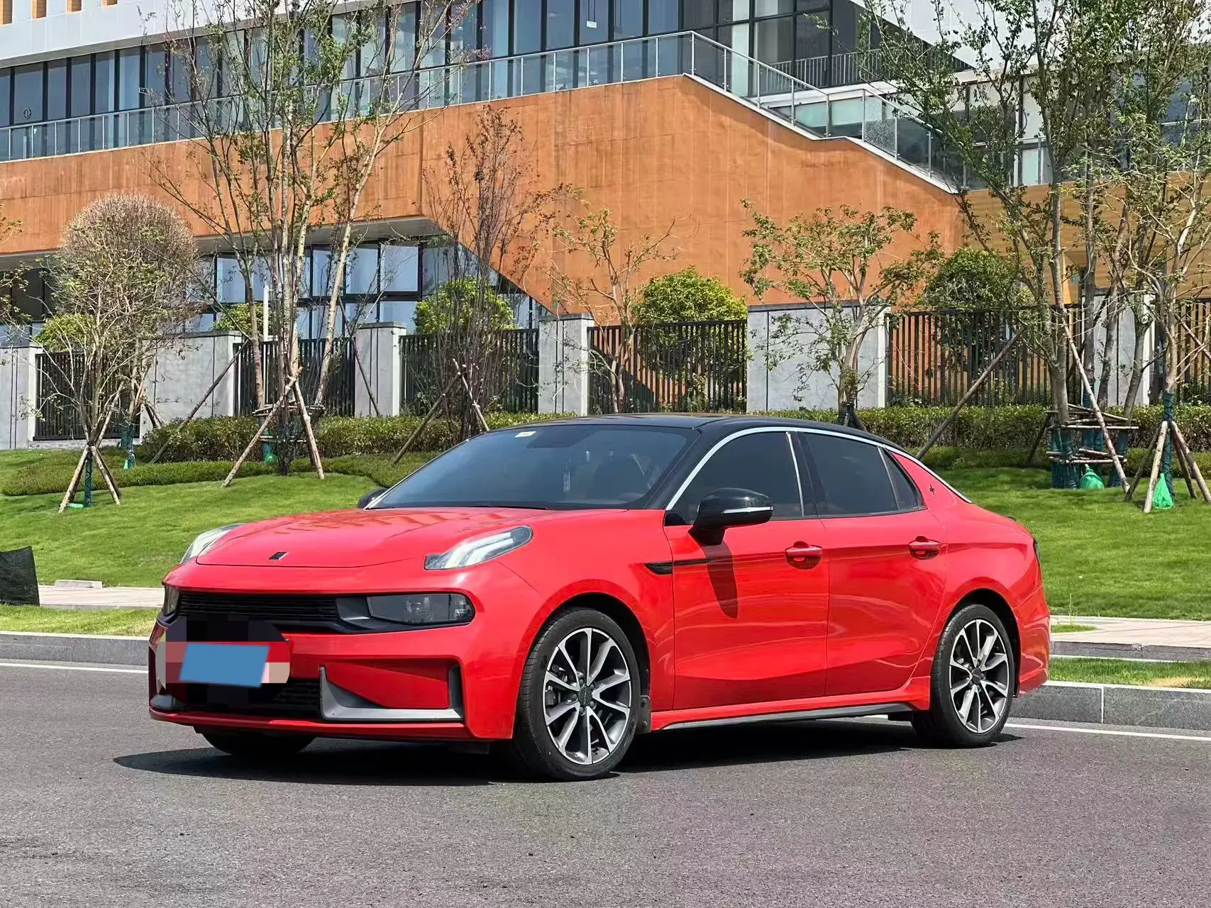 2019 LYNK&CO 03 view 1