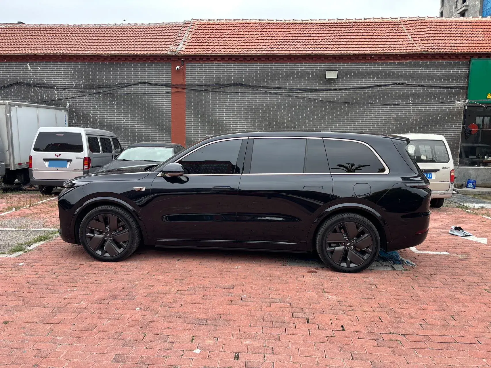 2025 LI L9 thumbnail 3