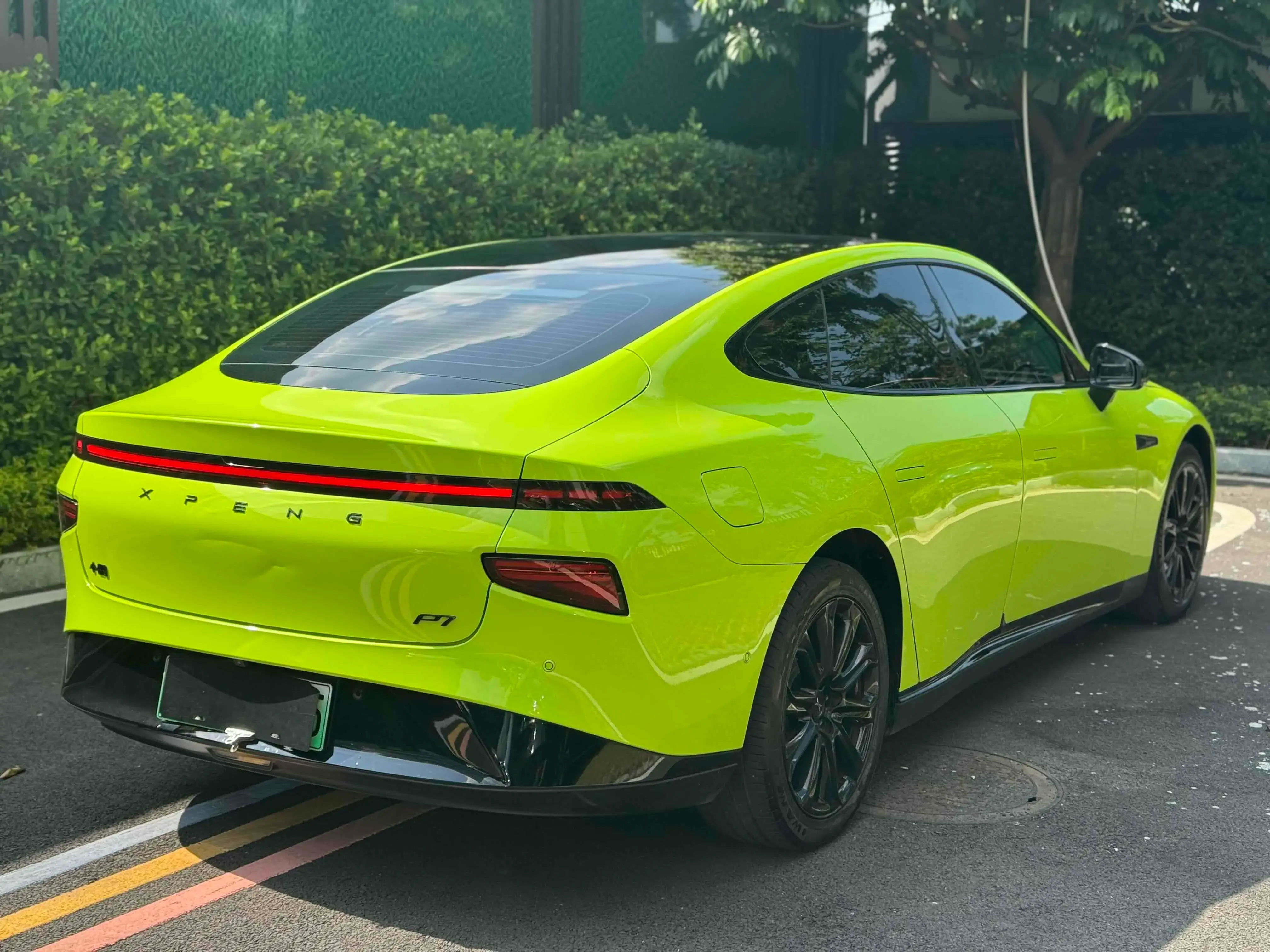 2021 XPENG P7 thumbnail 4