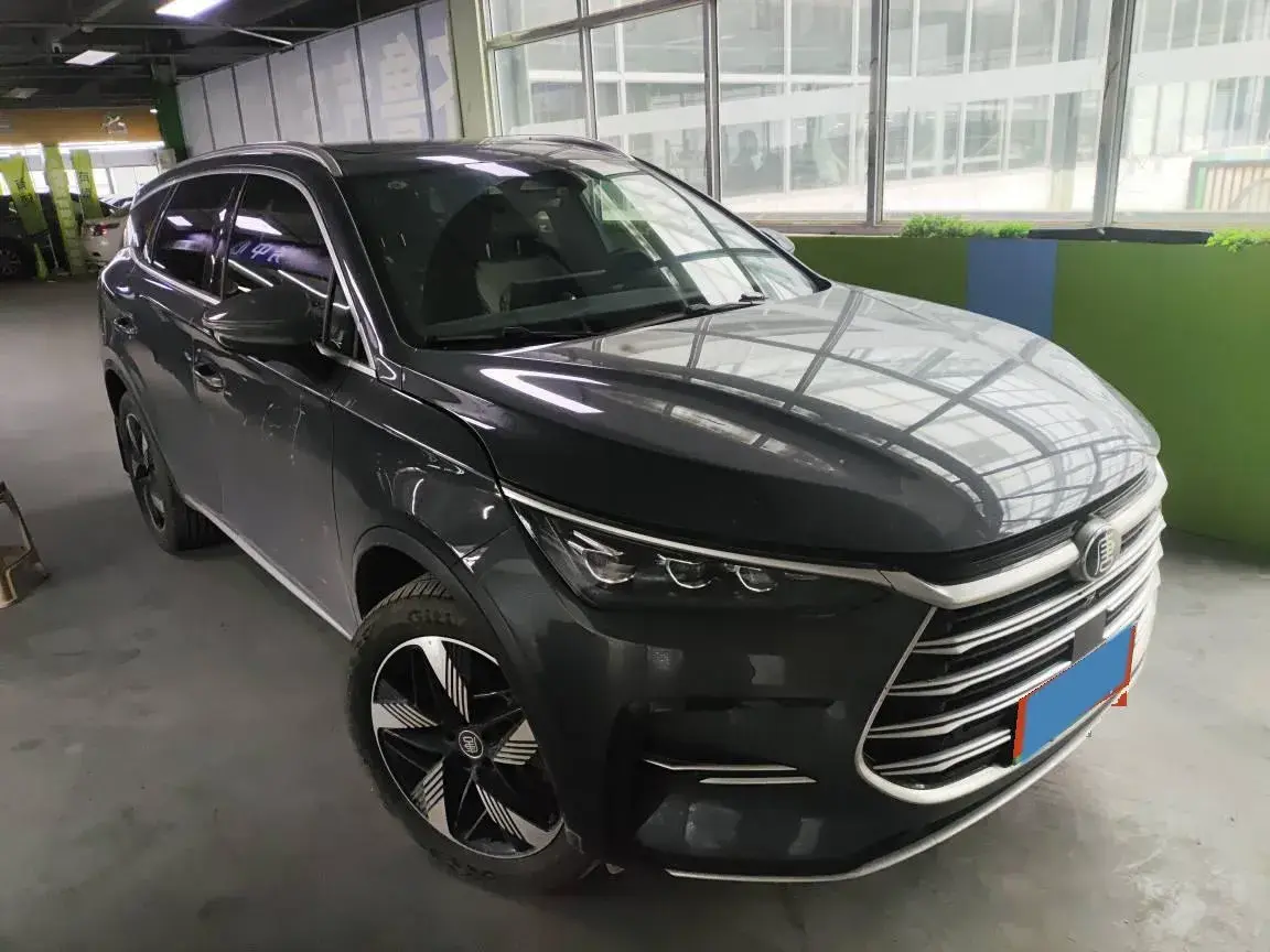 2023 BYD TANG thumbnail 2