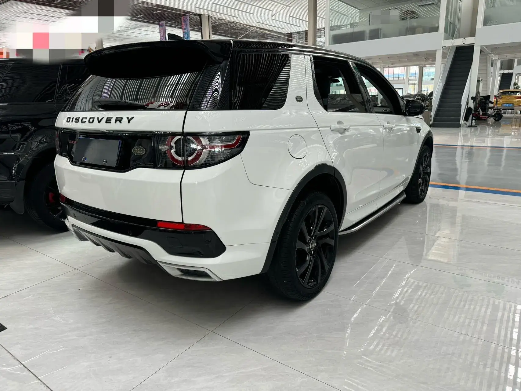 2019 LAND ROVER thumbnail 4