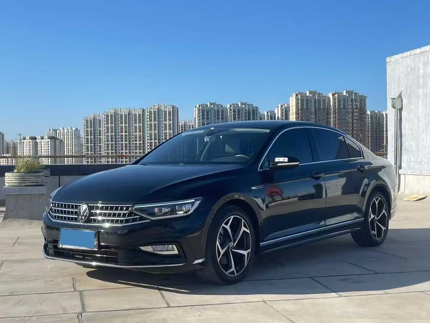 2024 VOLKSWAGEN MAGOTAN view 1