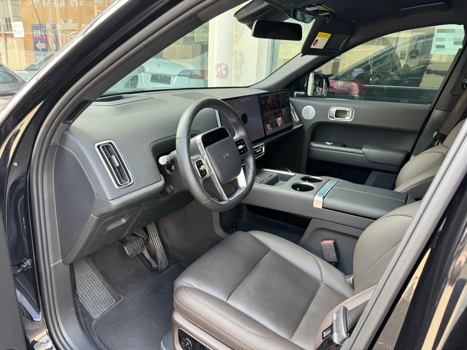 2023 LI L8 thumbnail 3