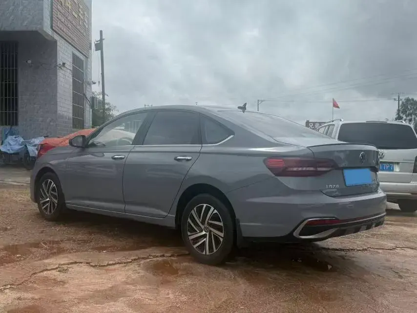 2023 VOLKSWAGEN LAVIDA thumbnail 4