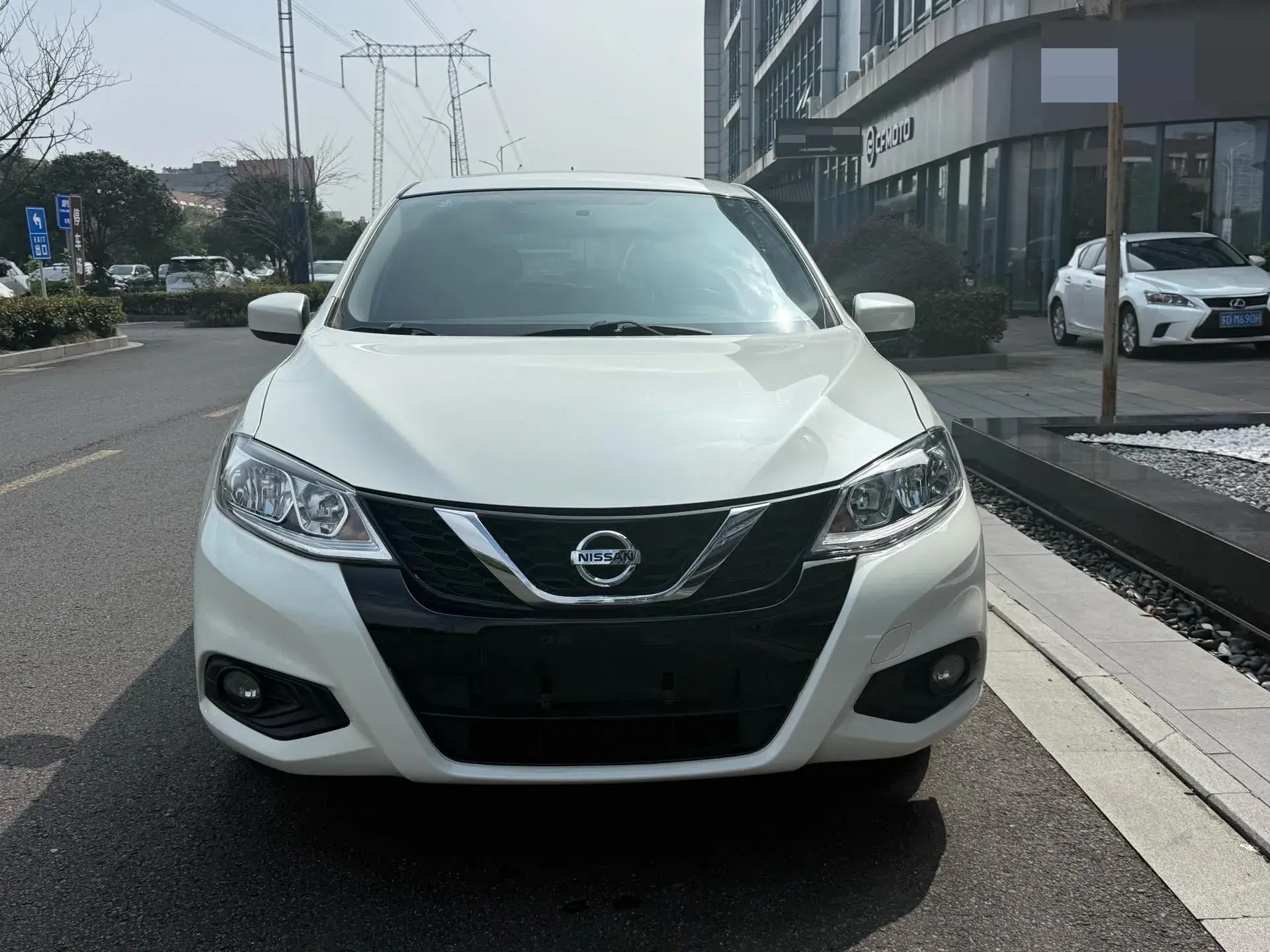 2020 NISSAN TIIDA thumbnail 2