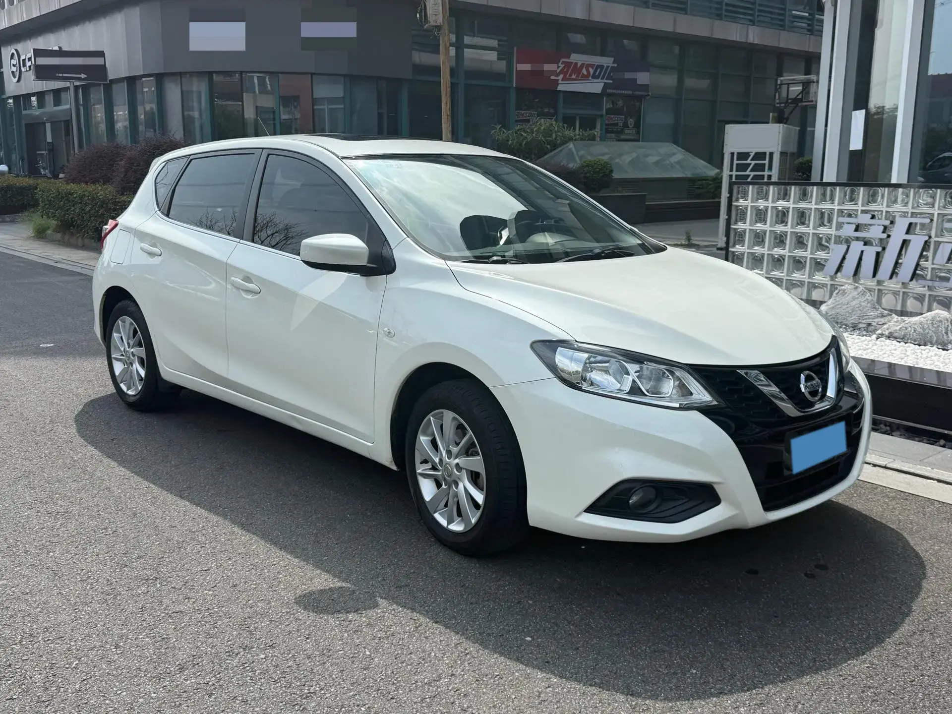 2020 NISSAN TIIDA thumbnail 3