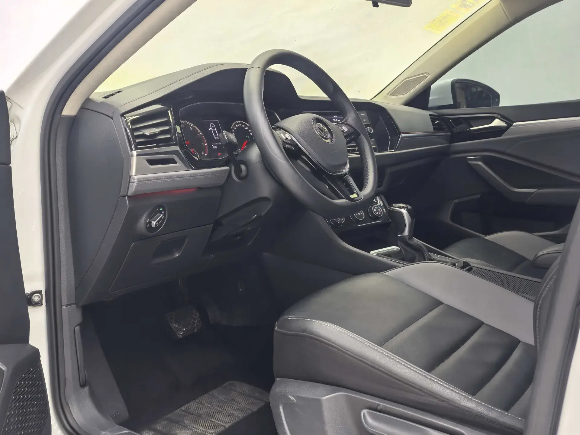 2020 VOLKSWAGEN SAGITAR thumbnail 4