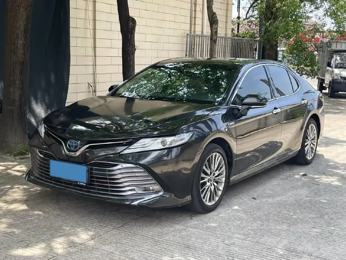 2019 Toyota Camry 2.5L 178HP L4 E-CVT Hybrid