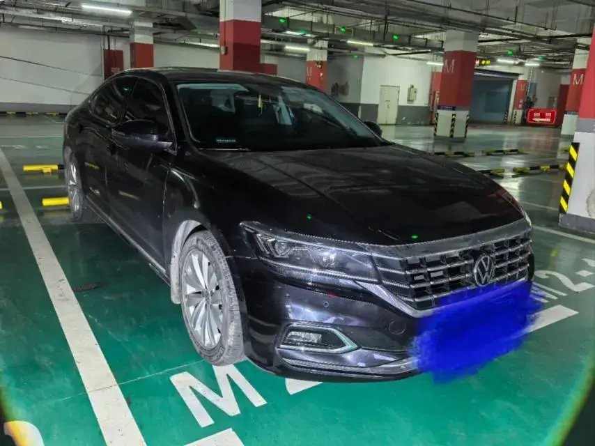 2019 VOLKSWAGEN PASSAT thumbnail 3