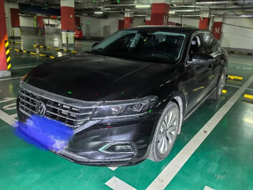 2019 VOLKSWAGEN PASSAT view 1