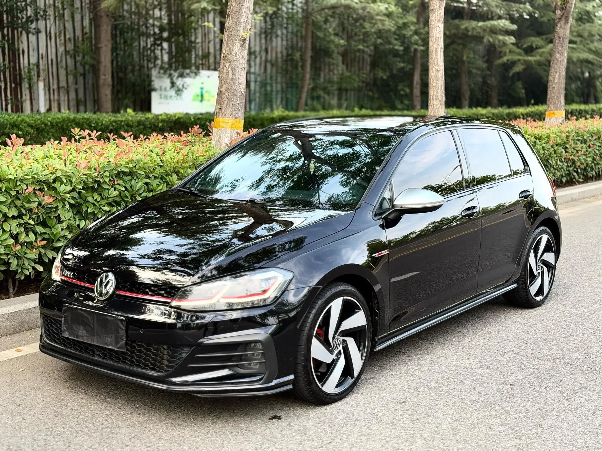 2018 VOLKSWAGEN GOLFGTI view 1