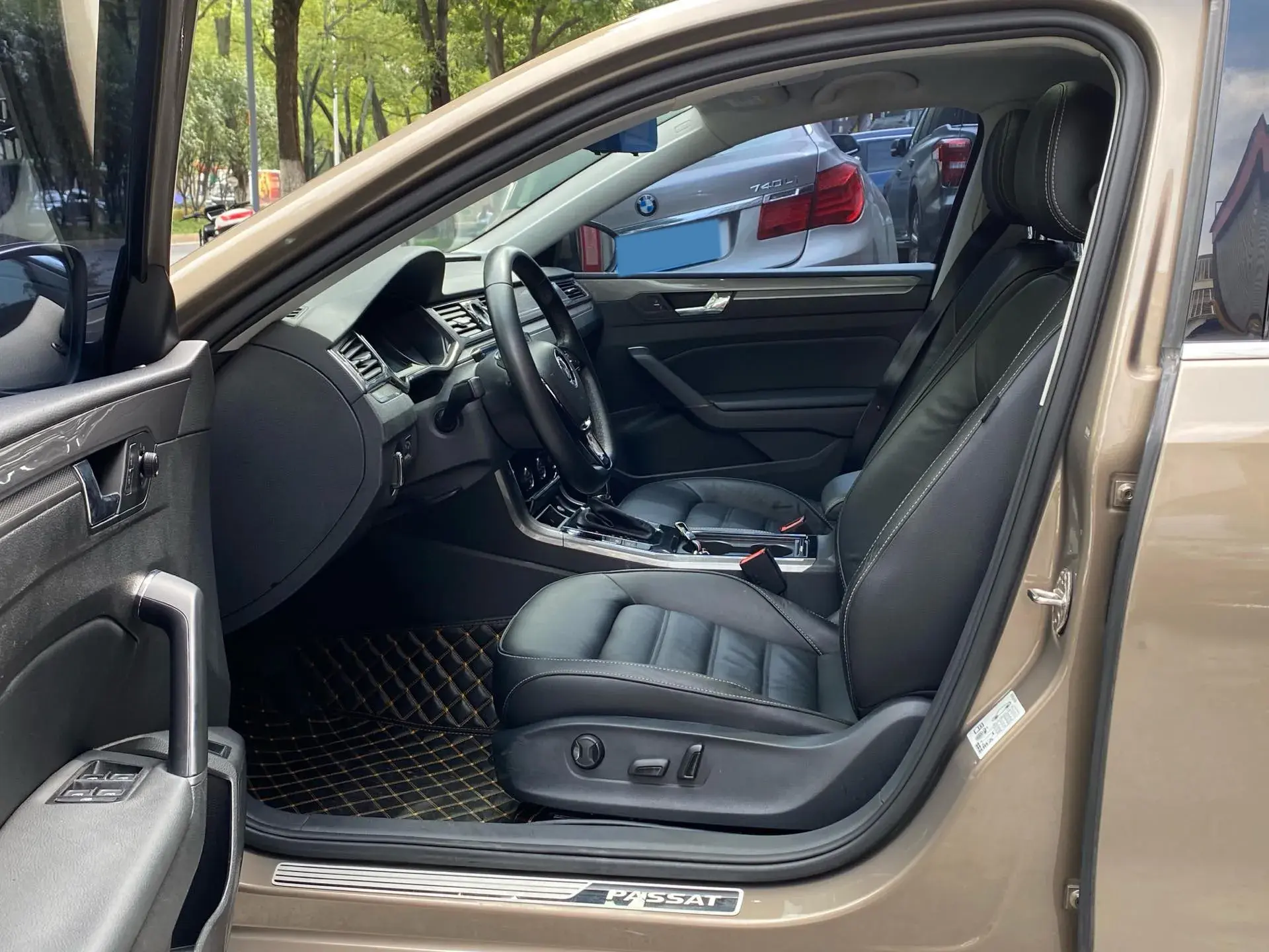 2017 VOLKSWAGEN PASSAT thumbnail 4