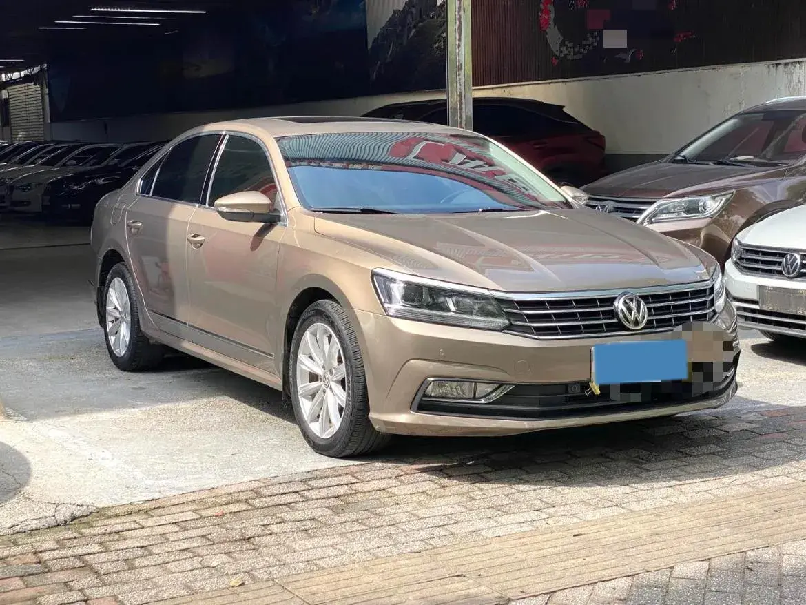 2017 VOLKSWAGEN PASSAT thumbnail 3
