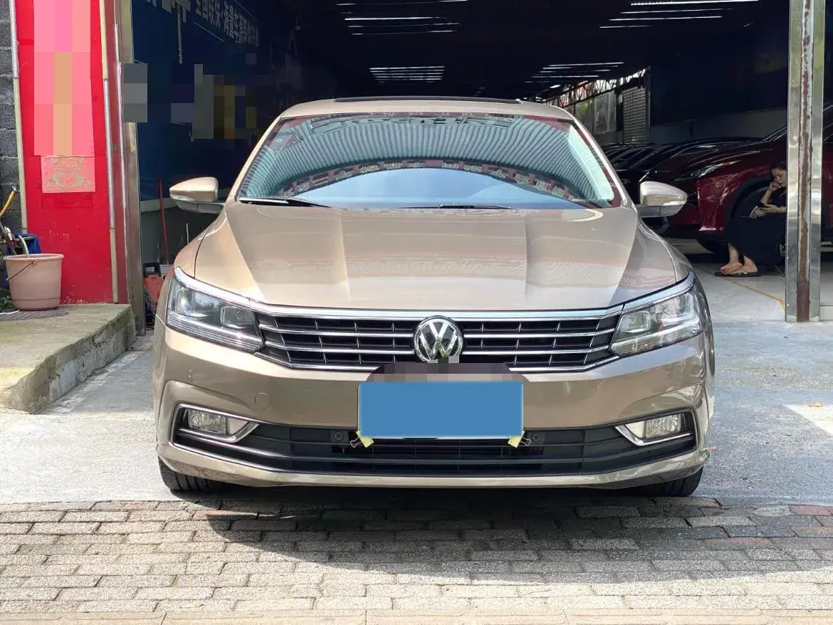 2017 VOLKSWAGEN PASSAT thumbnail 2