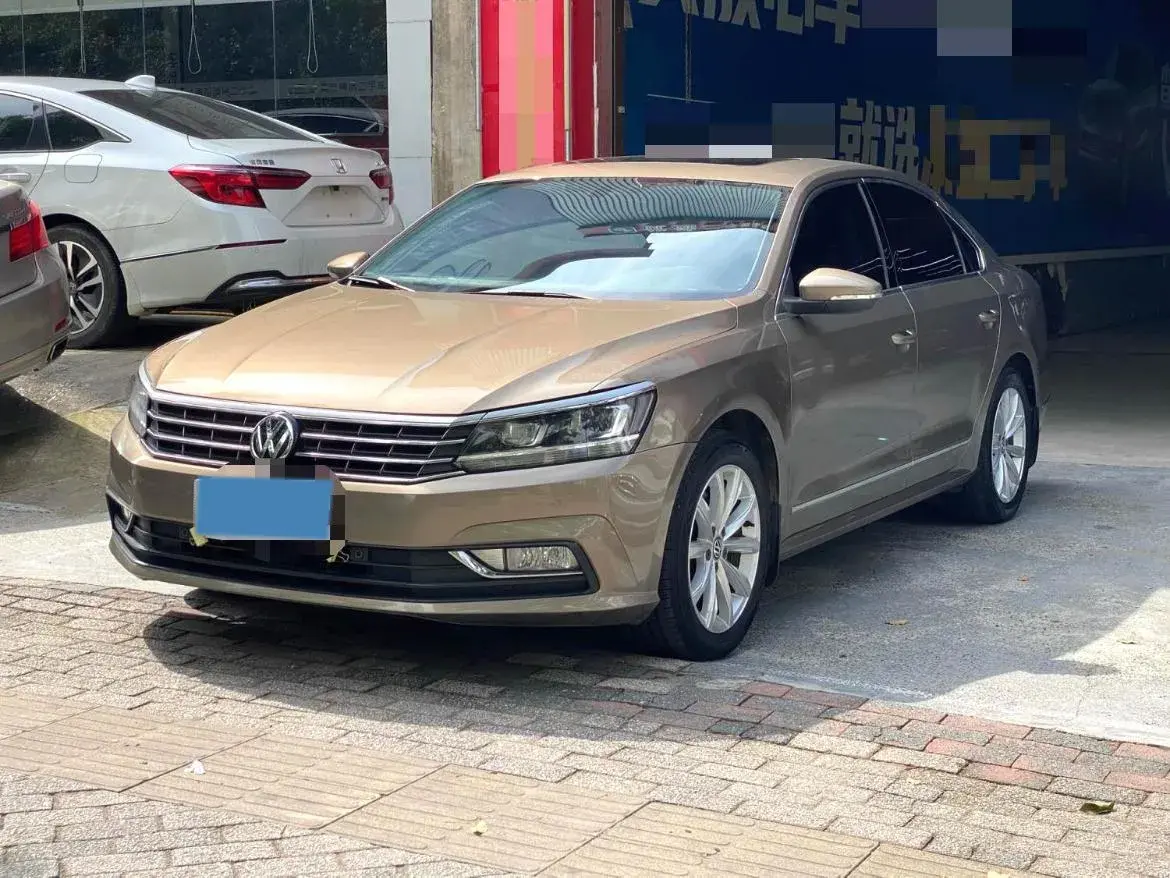 2017 VOLKSWAGEN PASSAT view 1