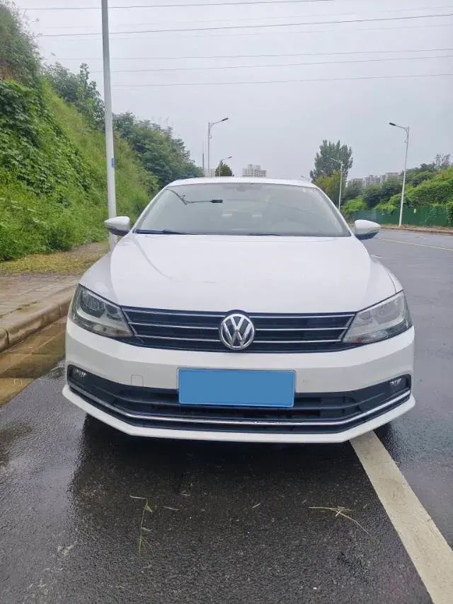 2018 VOLKSWAGEN SAGITAR view 1