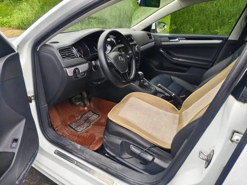 2018 VOLKSWAGEN SAGITAR thumbnail 3