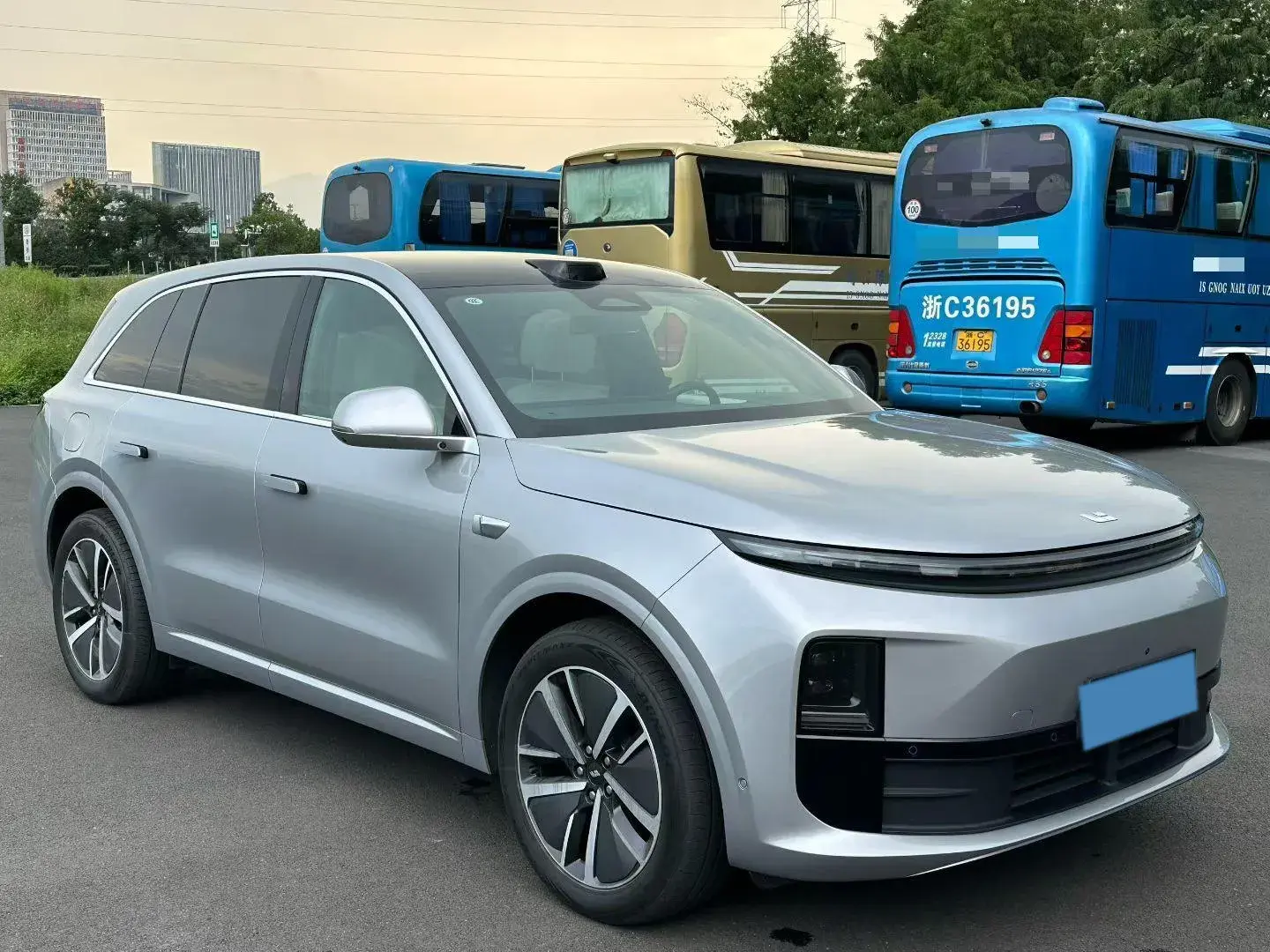 2024 LI L6 thumbnail 3