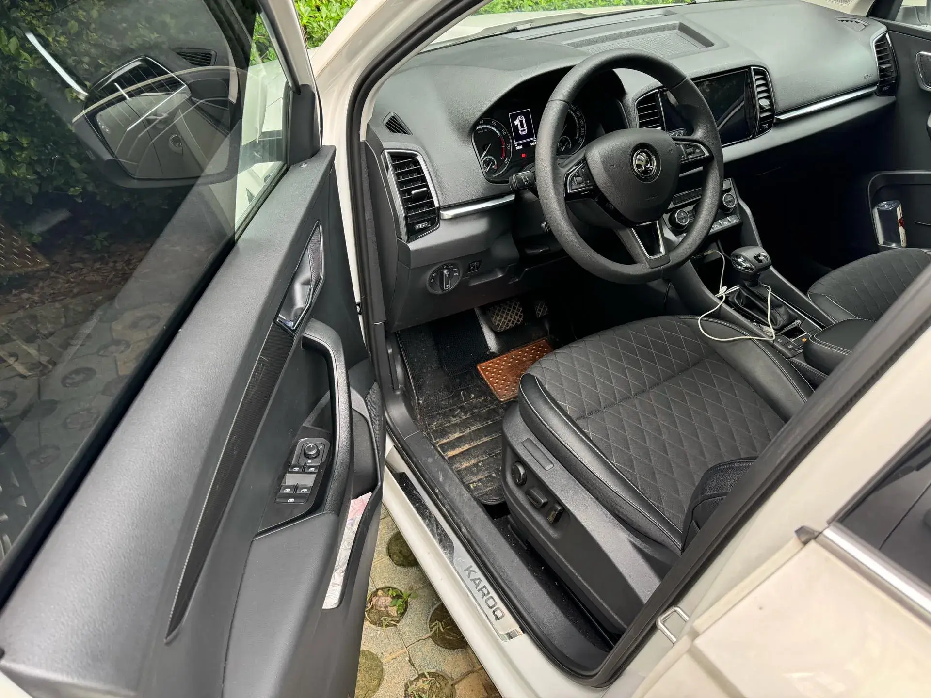 2021 SKODA KAROQ thumbnail 4