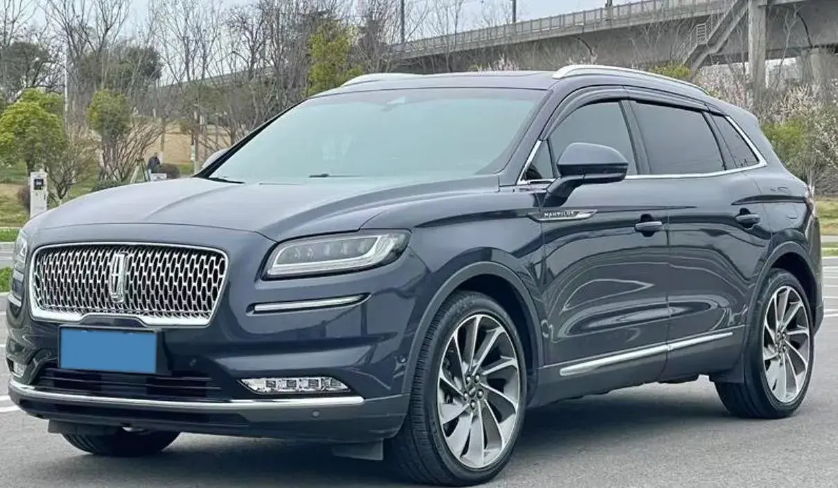 2022 LINCOLN NAUTILUS view 1